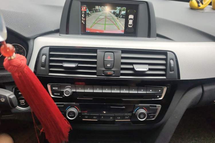 Used BMW 3 Series 2017 320i M Sport Audio And AC Panel