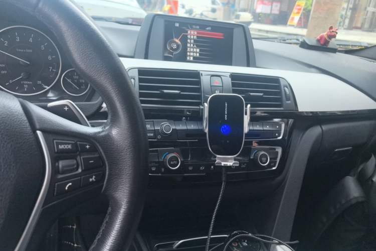 Used BMW 3 Series 2017 320i M Sport Audio And AC Panel