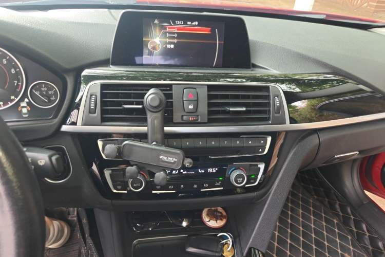 Used BMW 3 Series 2017 320Li M Sport Edition Audio And AC Panel