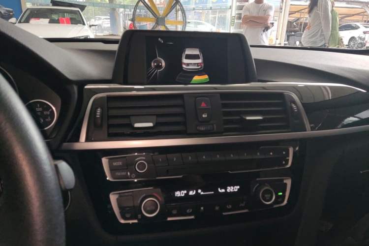 Used BMW 3 Series 2017 320Li Fashion Model Audio And AC Panel