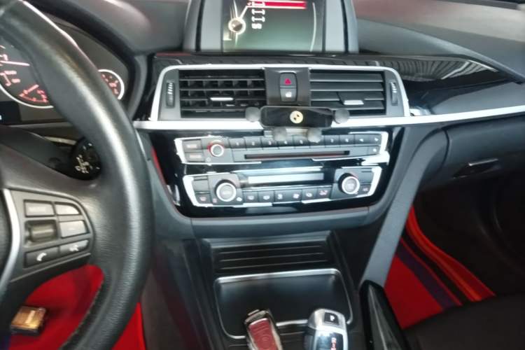 Used BMW 3 Series 2017 320Li Fashion Model Audio And AC Panel