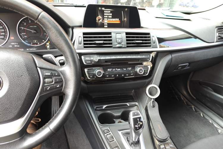 Used BMW 3 Series 2017 320Li M Sport Edition Audio And AC Panel