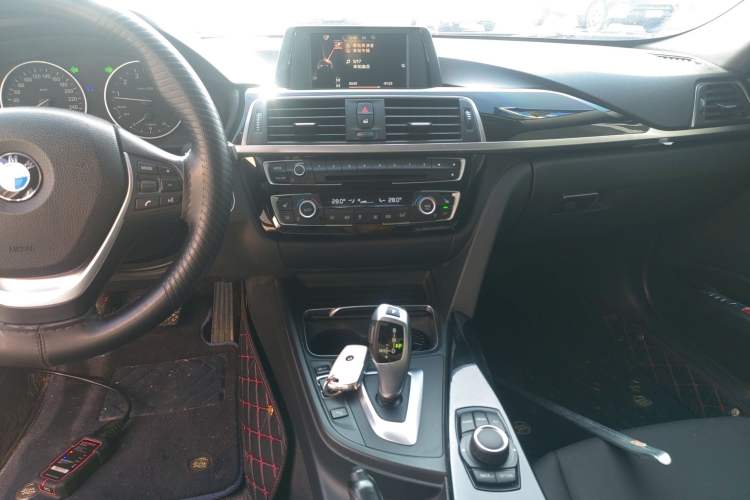 Used BMW 3 Series 2017 320Li Fashion Model Audio And AC Panel