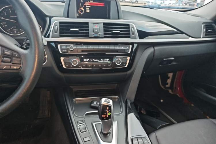 Used BMW 3 Series 2017 320Li Fashion Model Audio And AC Panel