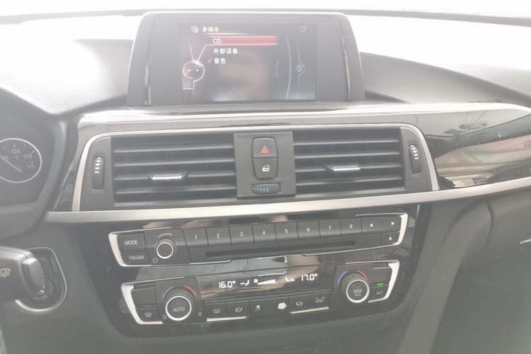 Used BMW 3 Series 2017 320Li Fashion Model Audio And AC Panel