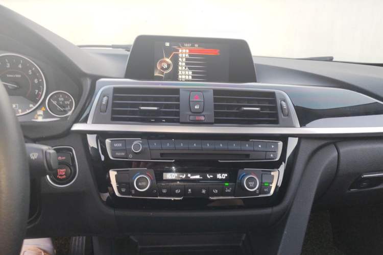 Used BMW 3 Series 2017 320Li M Sport Edition Audio And AC Panel