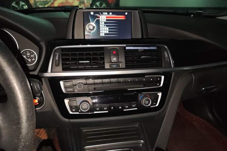 Used BMW 3 Series 2017 320Li Fashion Model Audio And AC Panel