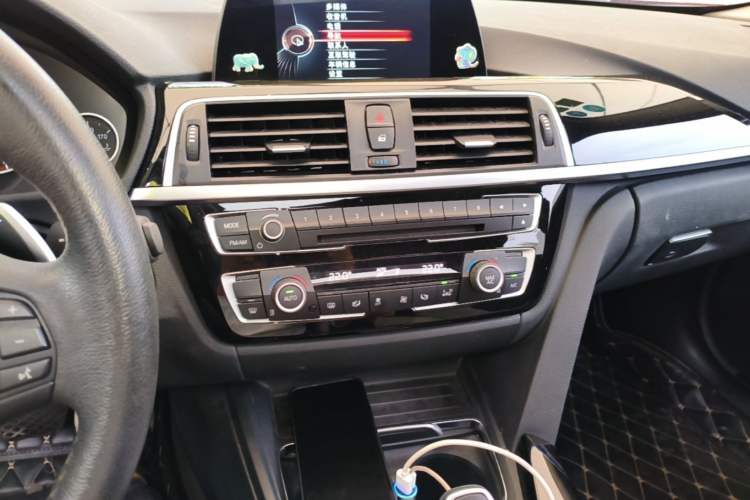 Used BMW 3 Series 2017 320Li M Sport Edition Audio And AC Panel