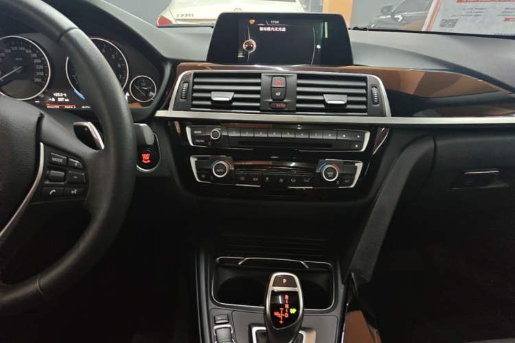 Used BMW 3 Series 2017 320Li M Sport Edition Audio And AC Panel