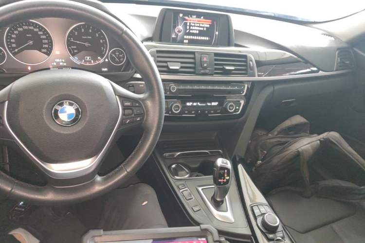 Used BMW 3 Series 2017 320Li Fashion Model Center Console