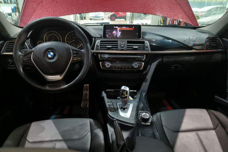 Used BMW 3 Series 2017 320Li Fashion Model Center Console