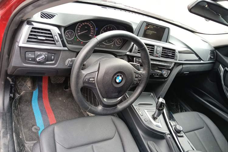 Used BMW 3 Series 2017 318i Fashion Model Center Console