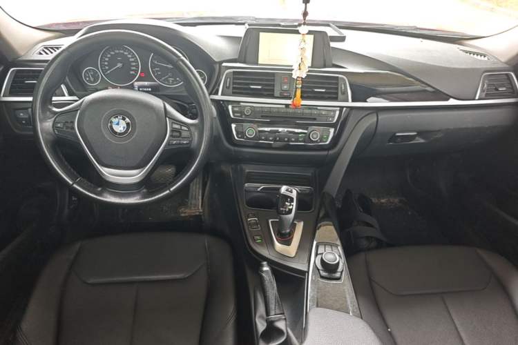 Used BMW 3 Series 2017 318i Fashion Model Center Console