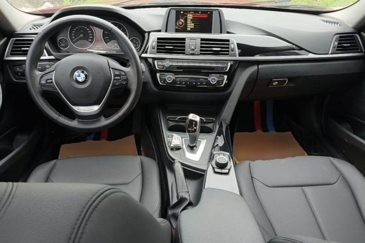 Used BMW 3 Series 2017 318i Fashion Model Center Console