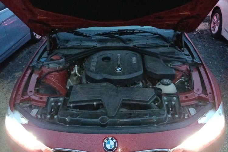 Used BMW 3 Series 2017 318i Fashion Model Engine Bay
