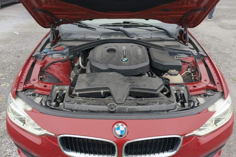 Used BMW 3 Series 2017 318i Fashion Model Engine Bay