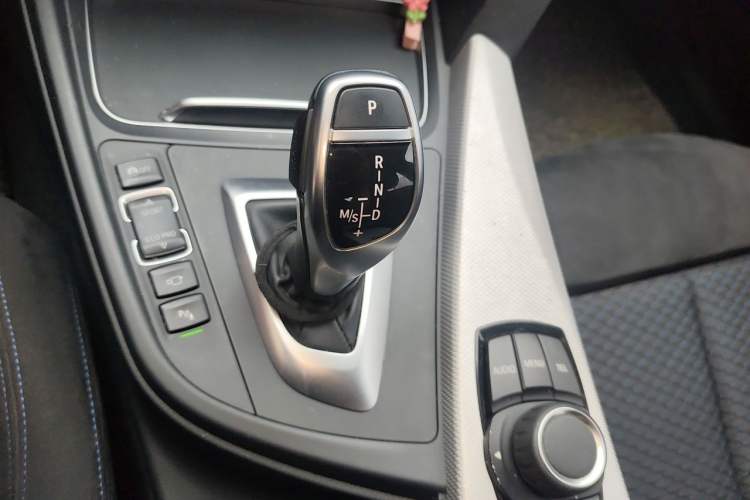 Used BMW 3 Series 2017 320i M Sport Gear Lever