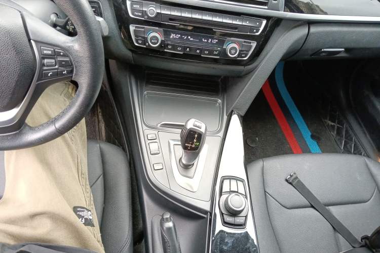 Used BMW 3 Series 2017 318i Fashion Model Gear Lever