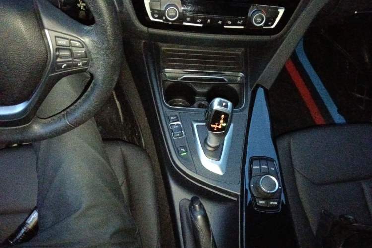 Used BMW 3 Series 2017 318i Fashion Model Gear Lever