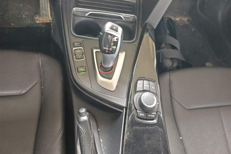 Used BMW 3 Series 2017 318i Fashion Model Gear Lever