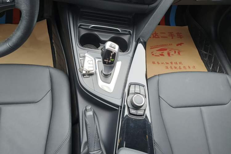 Used BMW 3 Series 2017 318i Fashion Model Gear Lever