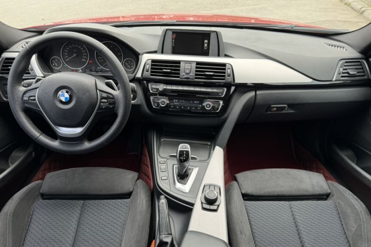 Used BMW 3 Series 2017 320i M Sport Interior 1