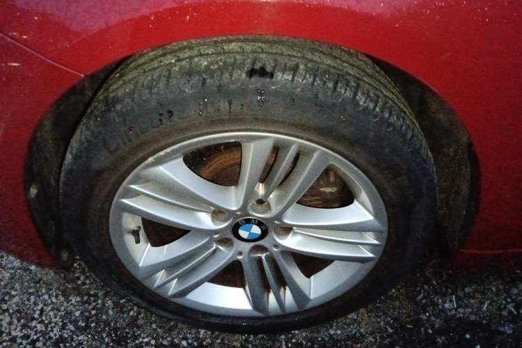 Used BMW 3 Series 2017 318i Fashion Model Left Front Wheel Hub