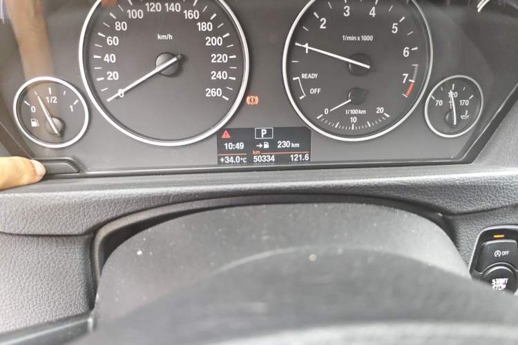 Used BMW 3 Series 2017 320Li Fashion Model Odometer Close Up