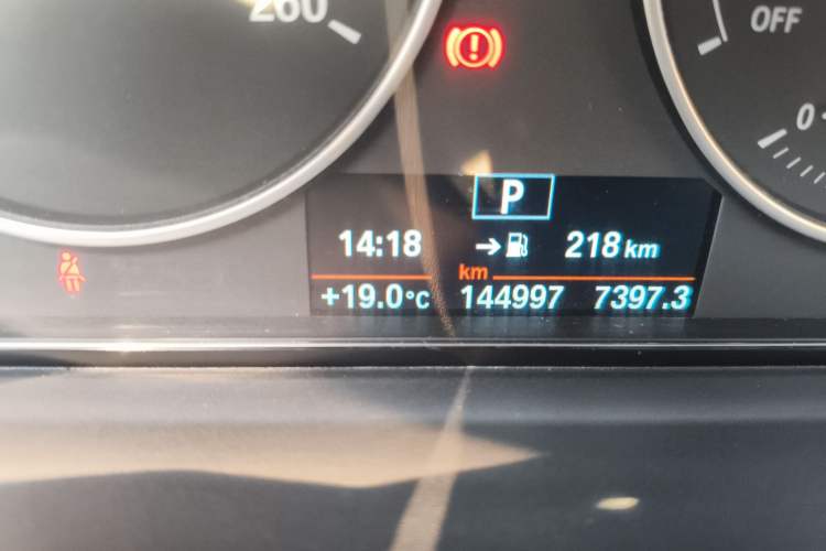 Used BMW 3 Series 2017 320Li Fashion Model Odometer Close Up