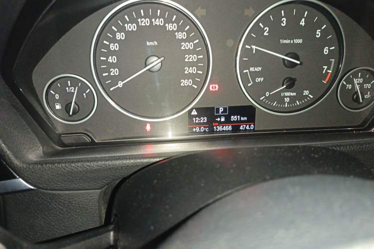 Used BMW 3 Series 2017 320Li Fashion Model Odometer Close Up