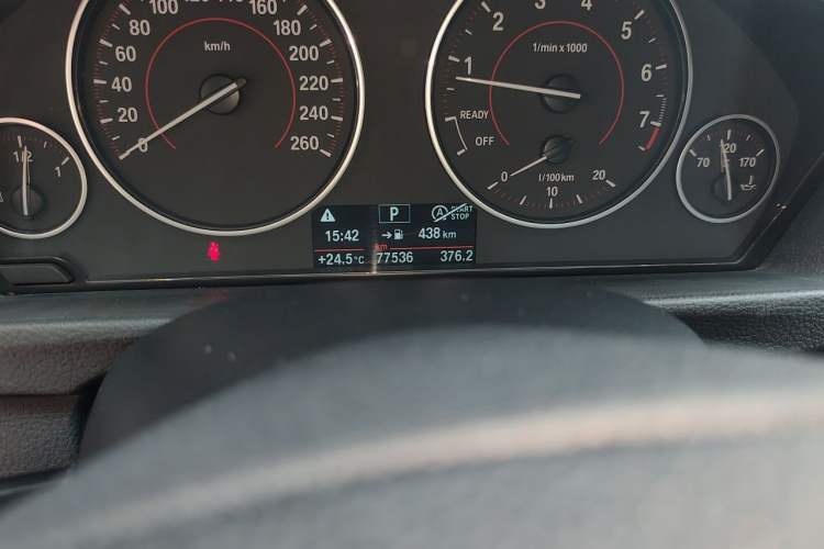 Used BMW 3 Series 2017 320i M Sport Odometer Close Up