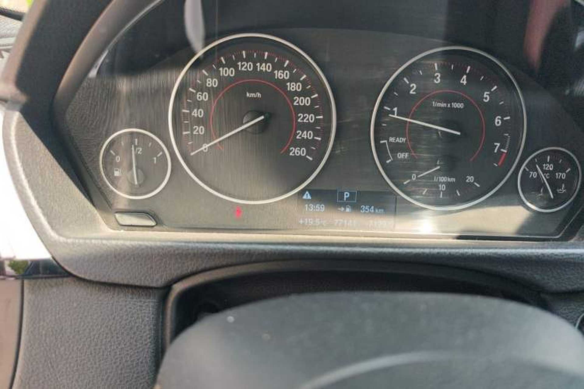 Used BMW 3 Series 2017 320i M Sport Odometer Close Up