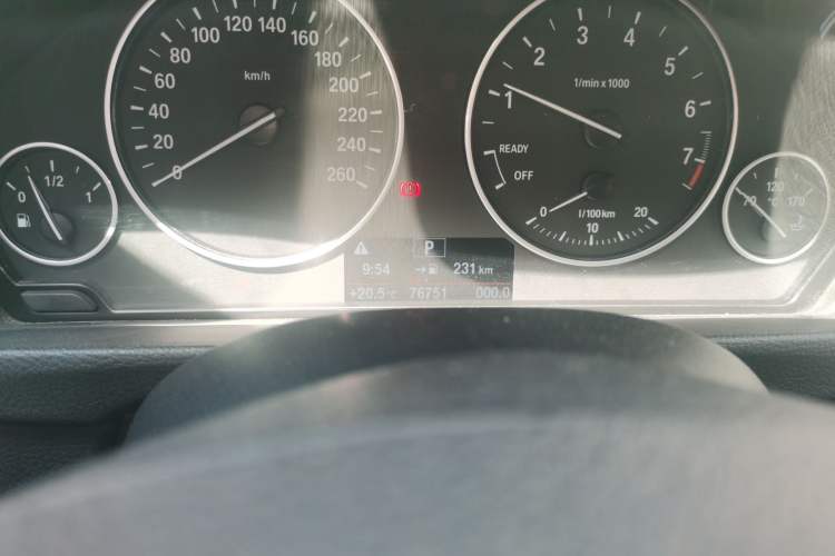 Used BMW 3 Series 2017 318Li Fashion Model Odometer Close Up