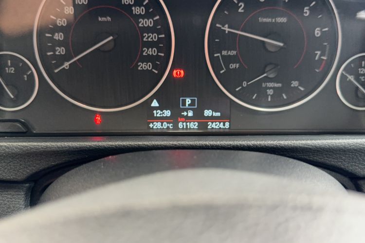 Used BMW 3 Series 2017 320i M Sport Odometer Close Up