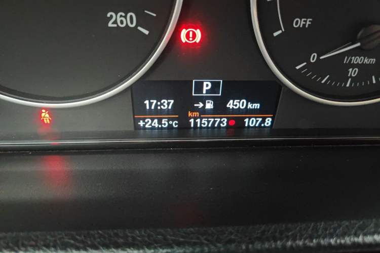 Used BMW 3 Series 2017 320Li Fashion Model Odometer Close Up