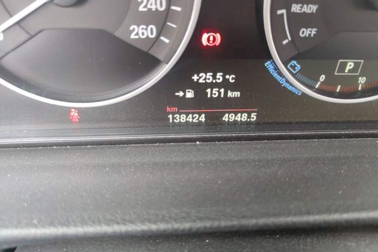 Used BMW 3 Series 2017 320Li Fashion Model Odometer Close Up