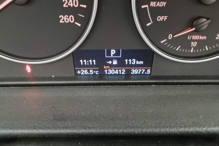 Used BMW 3 Series 2017 320Li Fashion Model Odometer Close Up