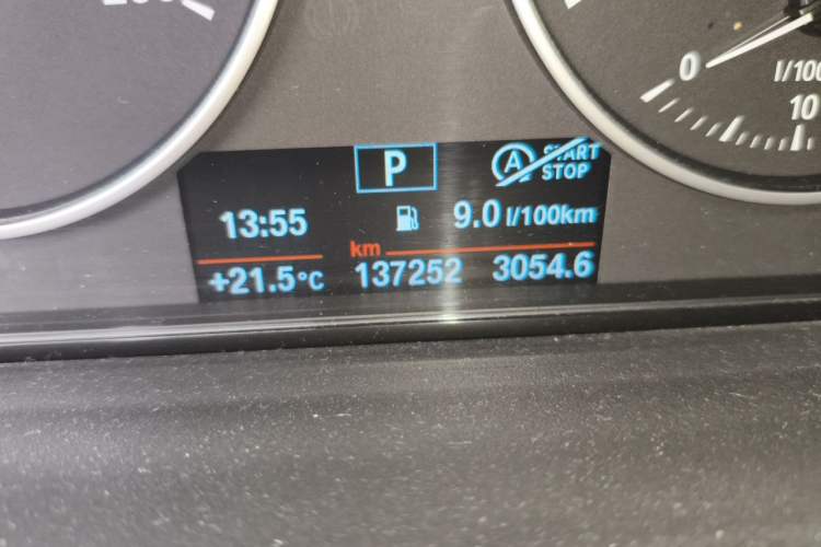 Used BMW 3 Series 2017 320Li Fashion Model Odometer Close Up