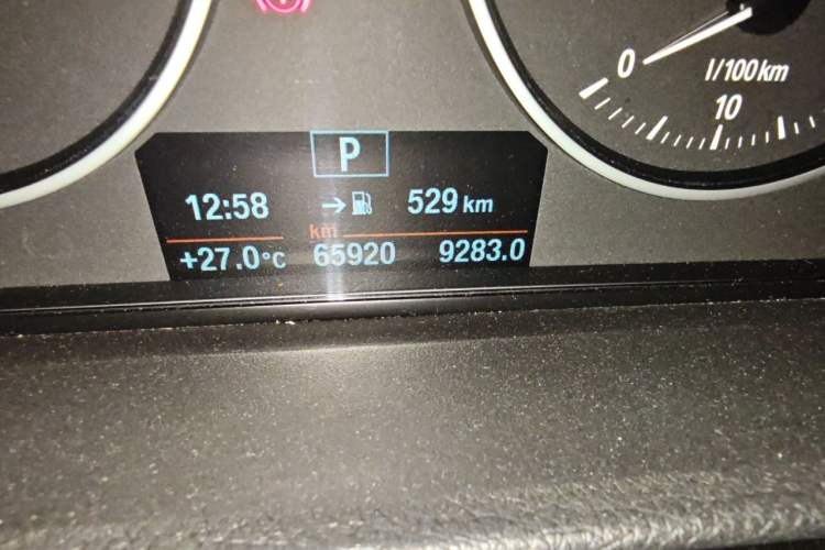 Used BMW 3 Series 2017 320Li Fashion Model Odometer Close Up