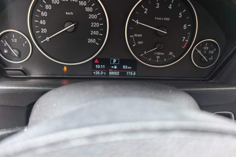 Used BMW 3 Series 2017 320Li Fashion Model Odometer Close Up