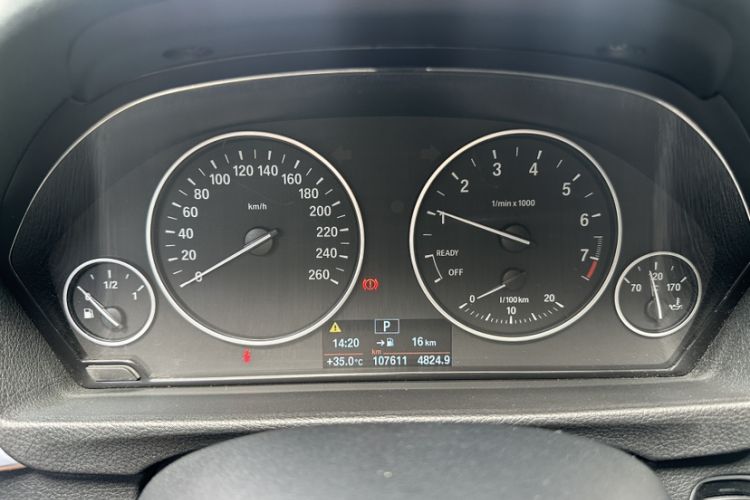 Used BMW 3 Series 2017 320Li xDrive Fashion Model Odometer Close Up