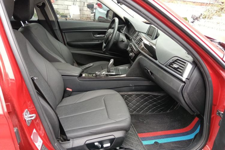 Used BMW 3 Series 2017 318i Fashion Model Right Front Seat