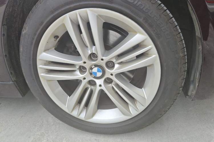 Used BMW 3 Series 2017 320Li Fashion Model Right Front Wheel Hub