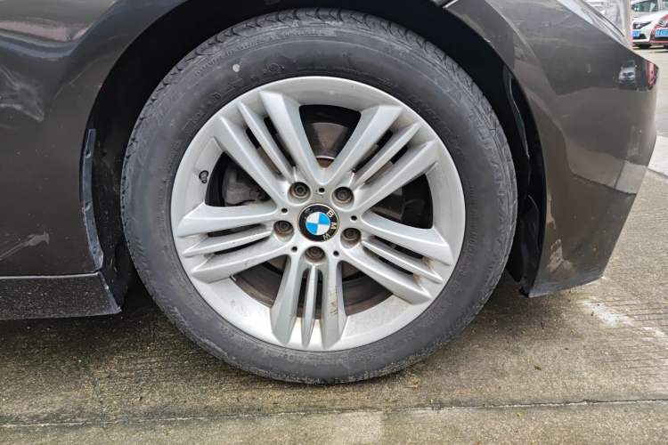 Used BMW 3 Series 2017 320Li Fashion Model Right Front Wheel Hub