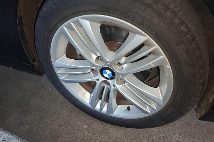Used BMW 3 Series 2017 320Li Fashion Model Right Front Wheel Hub