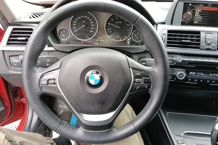 Used BMW 3 Series 2017 318i Fashion Model Steering Wheel