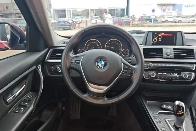 Used BMW 3 Series 2017 320Li Fashion Model Steering Wheel