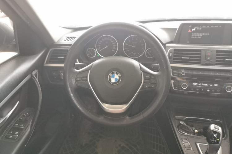 Used BMW 3 Series 2017 320Li Fashion Model Steering Wheel