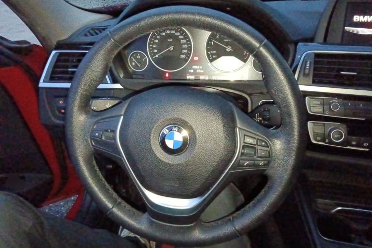 Used BMW 3 Series 2017 318i Fashion Model Steering Wheel