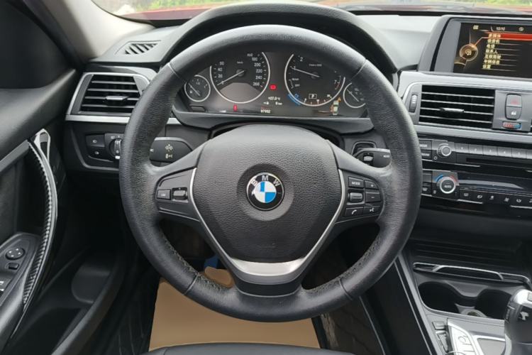 Used BMW 3 Series 2017 318i Fashion Model Steering Wheel